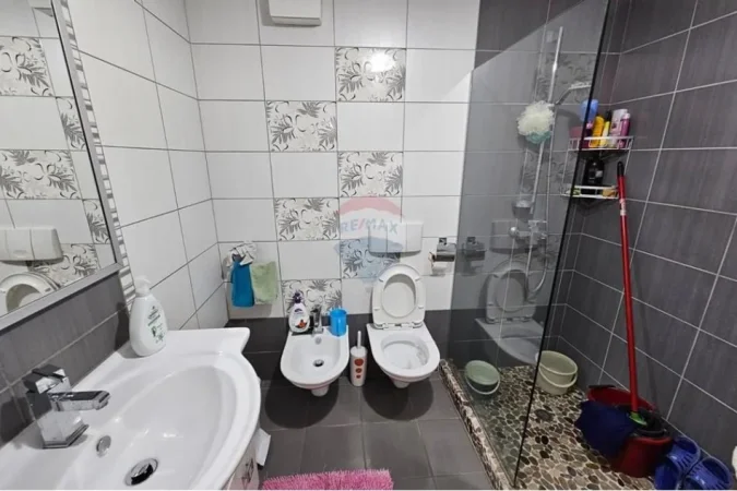 Tirane, shitet apartament 2+1 , 105 m² 255.000 € (Ish Ekspozita, ID: 530391022-92)
