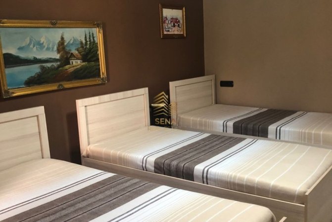 Tirane, jepet me qera Vile 1+1+Ballkon Kati 1, 70 m² 500 € i Diskutueshem (Rruga Hafiz Ibrahim Dalliu, Medreseja)