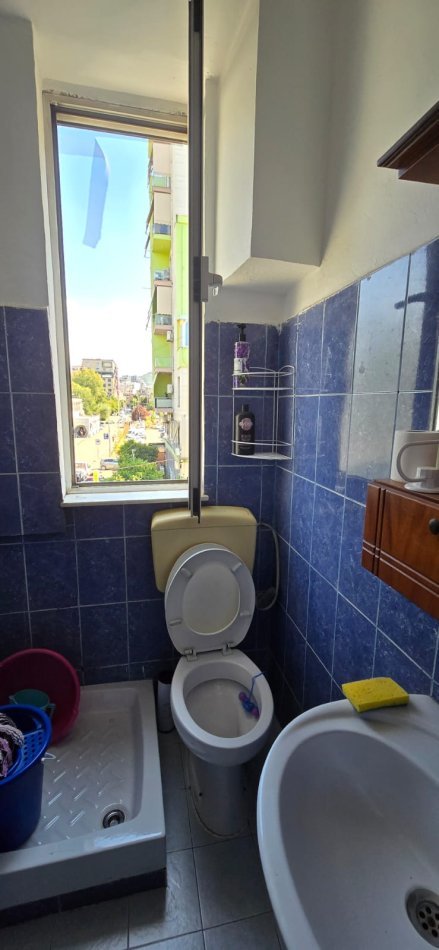 Tirane, jepet me qera garsonier 1+1 Kati 2, 40 m² 380 € (Rruga Emin Duraku)