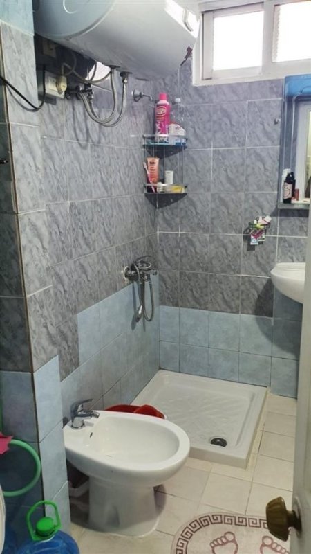 Tirane, jepet me qera apartament 1+1+Ballkon Kati 3, 60 m² 500 € (RRUGA BARDHYL)