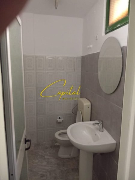 Tirane, jepet me qera ambjent biznesi Kati 0, 200 m² 700 € (RRUGA MINE PEZA)