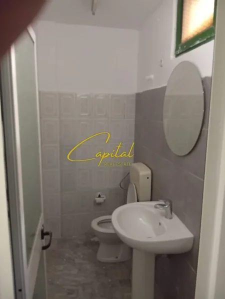 Tirane, jepet me qera ambjent biznesi Kati 0, 200 m² 700 € (RRUGA MINE PEZA)