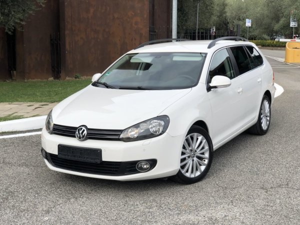 Tirane, shes makine me portobagazh VW Golf 2.0 Nafte Automat Viti 2011 Nafte, e bardhë automatik Klima 187.000 km