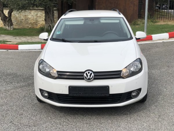 Tirane, shes makine me portobagazh VW Golf 2.0 Nafte Automat Viti 2011 Nafte, e bardhë automatik Klima 187.000 km