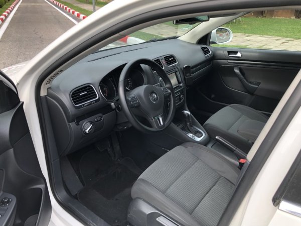 Tirane, shes makine me portobagazh VW Golf 2.0 Nafte Automat Viti 2011 Nafte, e bardhë automatik Klima 187.000 km