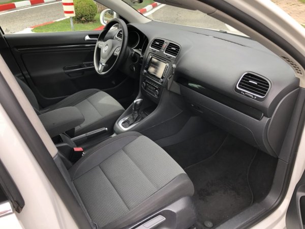 Tirane, shes makine me portobagazh VW Golf 2.0 Nafte Automat Viti 2011 Nafte, e bardhë automatik Klima 187.000 km