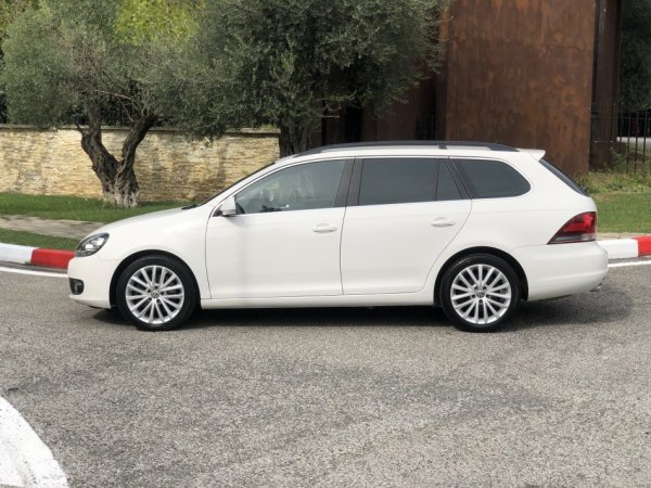 Tirane, shes makine me portobagazh VW Golf 2.0 Nafte Automat Viti 2011 Nafte, e bardhë automatik Klima 187.000 km