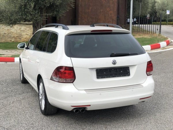 Tirane, shes makine me portobagazh VW Golf 2.0 Nafte Automat Viti 2011 Nafte, e bardhë automatik Klima 187.000 km