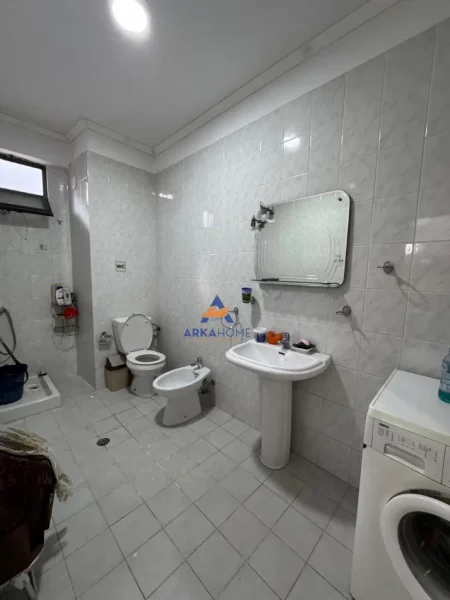 Tirane, shitet apartament 2+1+Ballkon Kati 7, 84 m² 135.000 € (5 MAJI)