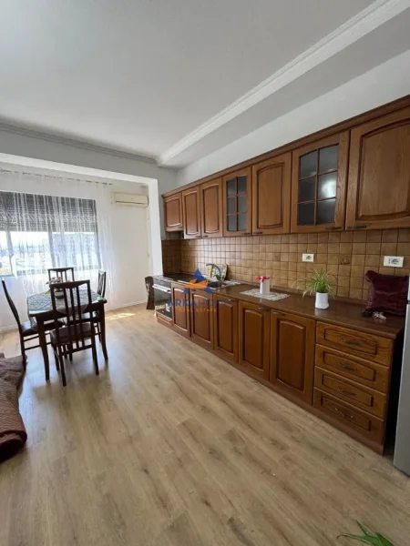 Tirane, shitet apartament 2+1+Ballkon Kati 7, 84 m² 135.000 € (5 MAJI)