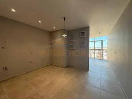 Tirane, shitet Garsoniere Kati 9, 50 m² 83.000 € (Unaza e Re)