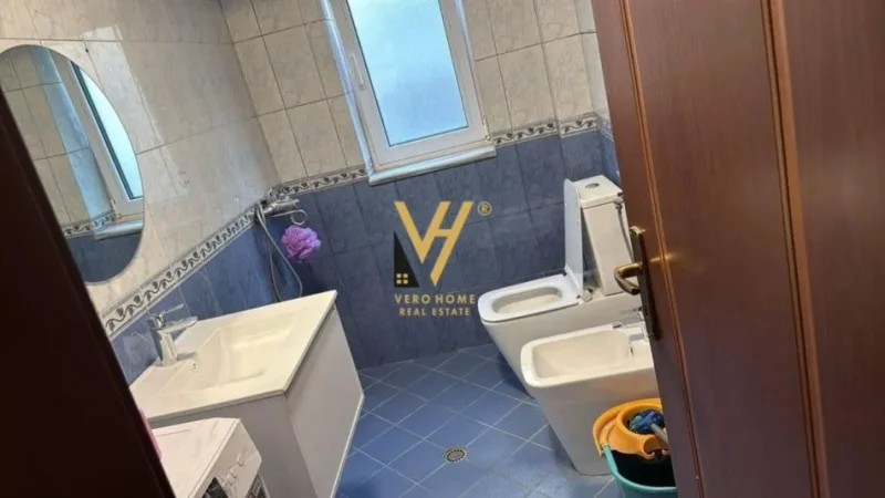 Tirane, jepet me qera apartament 1+1+Ballkon Kati 2, 60 m² 700 € (BLLOK)