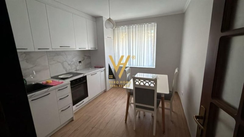 Tirane, jepet me qera apartament 1+1+Ballkon Kati 2, 60 m² 700 € (BLLOK)