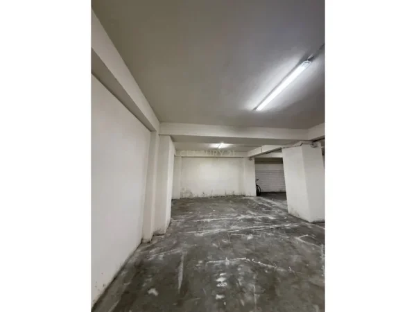 Tirane, shitet magazine Kati 0, 319 m² 270.000 € (Ish-Nisheraku)