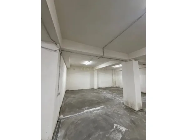 Tirane, shitet magazine Kati 0, 319 m² 270.000 € (Ish-Nisheraku)