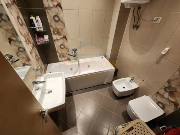 Tirane, jepet me qera apartament 3+1+Ballkon Kati 2, 139 m² 900 € 