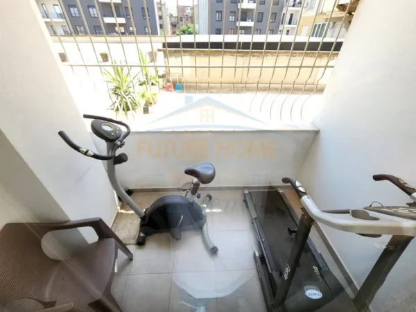 Tirane, jepet me qera apartament 3+1+Ballkon Kati 2, 139 m² 900 € 