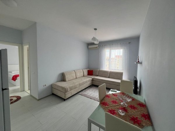 Tirane, jepet me qera apartament 1+1+Ballkon Kati 6, 70 m² 650 € (LAPRAKE)