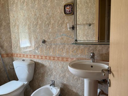 Tirane, Ulet Cmimi, shitet apartament 1+1 Kati 3, 52 m² 105.000 € (Brryli)