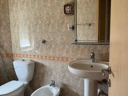 Tirane, Ulet Cmimi, shitet apartament 1+1 Kati 3, 52 m² 105.000 € (Brryli)