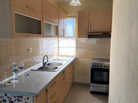 Tirane, Ulet Cmimi, shitet apartament 1+1 Kati 3, 52 m² 105.000 € (Brryli)