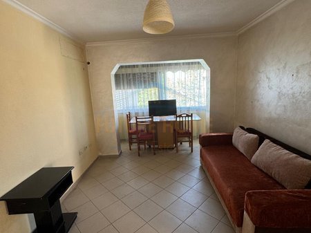 Tirane, Ulet Cmimi, shitet apartament 1+1 Kati 3, 52 m² 105.000 € (Brryli)