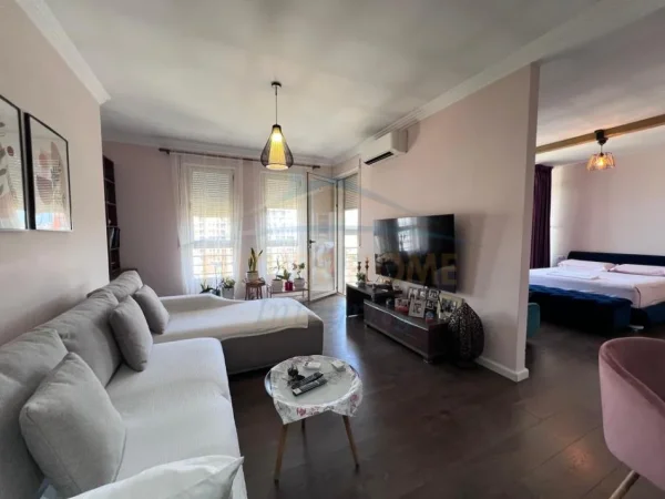 Tirane, jepet me qera apartament 1+1+Ballkon Kati 6, 80 m² 620 € 