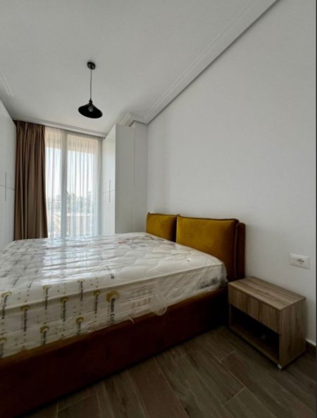 Tirane, jepet me qera apartament 2+1+Ballkon Kati 3, 100 m² 900 € (Rruga Riza Cerova)