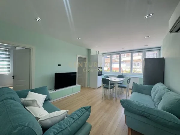 Tirane, jepet me qera Vile 2+1+Aneks+Ballkon Kati 1, 100 m² 600 € (Sauk)