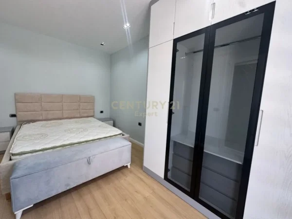 Tirane, jepet me qera Vile 2+1+Aneks+Ballkon Kati 1, 100 m² 600 € (Sauk)