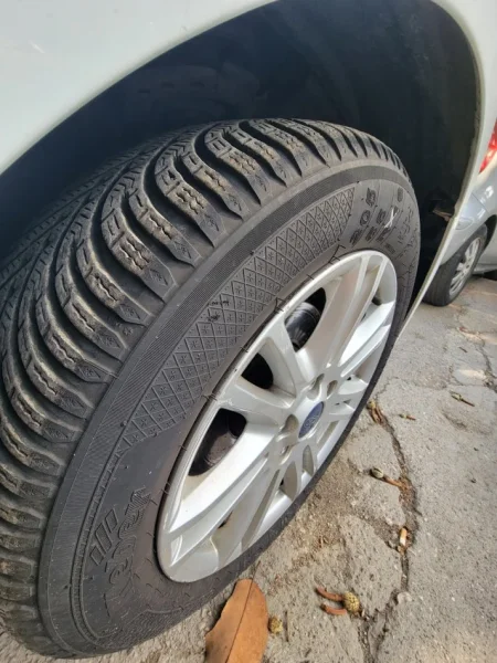 Tirane, makine Ford Focus Nafte, e bardhë manuale 260 km 5.999 €