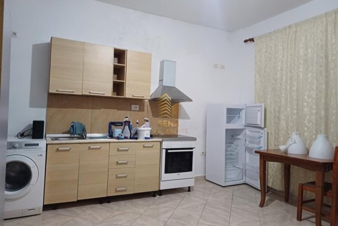 Tirane, jepet me qera shtepi 1+1 Kati 1, 50 m² 270 € (Rruga Agush Gjergjevica)
