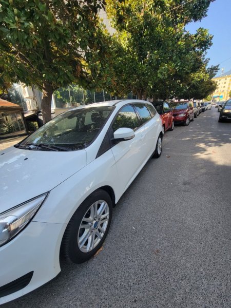 Tirane, makine Ford Focus Nafte, e bardhë manuale 260 km 5.999 €