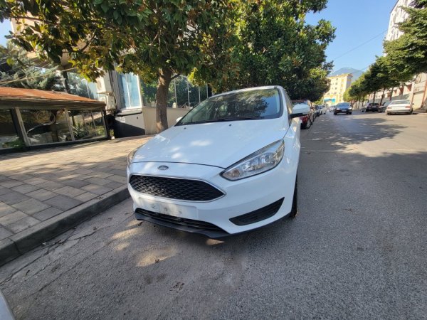 Tirane, makine Ford Focus Nafte, e bardhë manuale 260 km 5.999 €