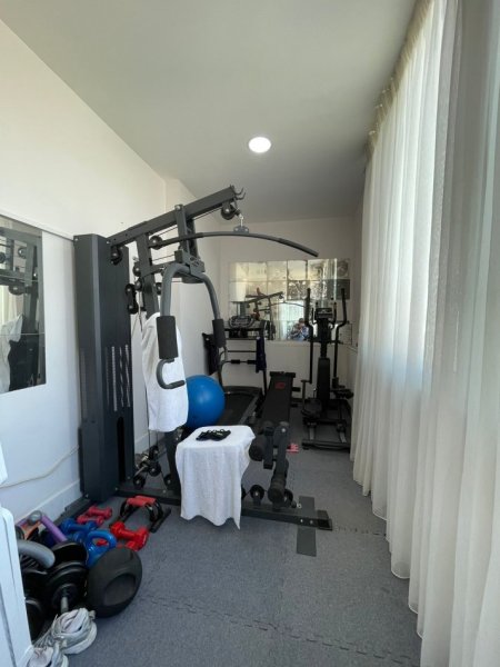 Tirane, jepet me qera apartament 3+1+Ballkon Kati 3, 226 m² 2.750 € (Stadiumi Dinamo)