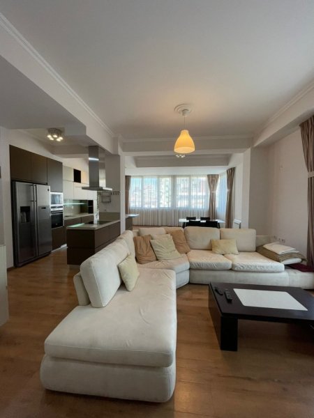 Tirane, jepet me qera apartament 3+1+Ballkon Kati 3, 226 m² 2.750 € (Stadiumi Dinamo)