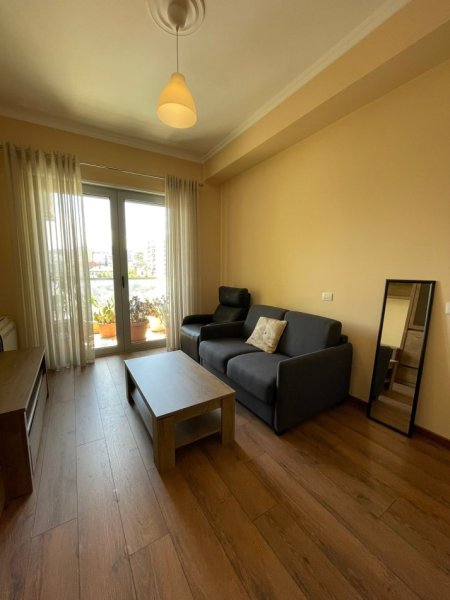 Tirane, jepet me qera apartament 3+1+Ballkon Kati 3, 226 m² 2.750 € (Stadiumi Dinamo)