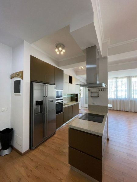 Tirane, jepet me qera apartament 3+1+Ballkon Kati 3, 226 m² 2.750 € (Stadiumi Dinamo)