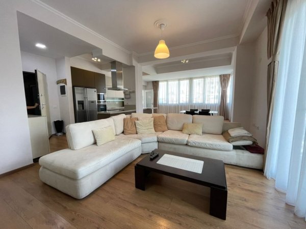Tirane, jepet me qera apartament 3+1+Ballkon Kati 3, 226 m² 2.750 € (Stadiumi Dinamo)