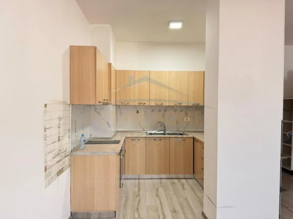 Tirane, shitet apartament 3+1+Ballkon Kati 6, 131 m²   (Ali Demi, ish markata) 225.000 EURO