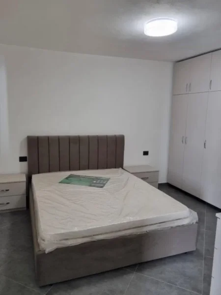 Tirane, jepet me qera Vile 2+1+Ballkon Kati 2, 120 m² 650 € (RIZA CEROVA)
