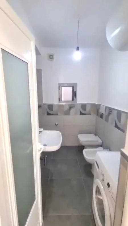 Tirane, jepet me qera Vile 2+1+Ballkon Kati 2, 120 m² 650 € (RIZA CEROVA)