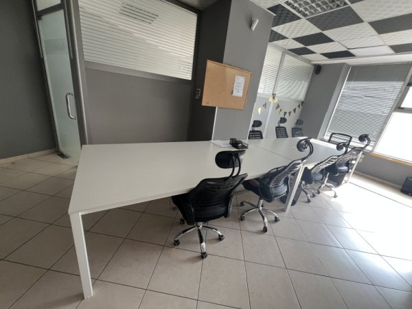 Tirane, shes Tavolina zyre 500 €