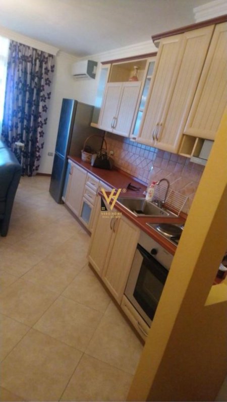 Tirane, jepet me qera apartament 2+1+Ballkon Kati 8, 80 m² 750 € (QENDER)