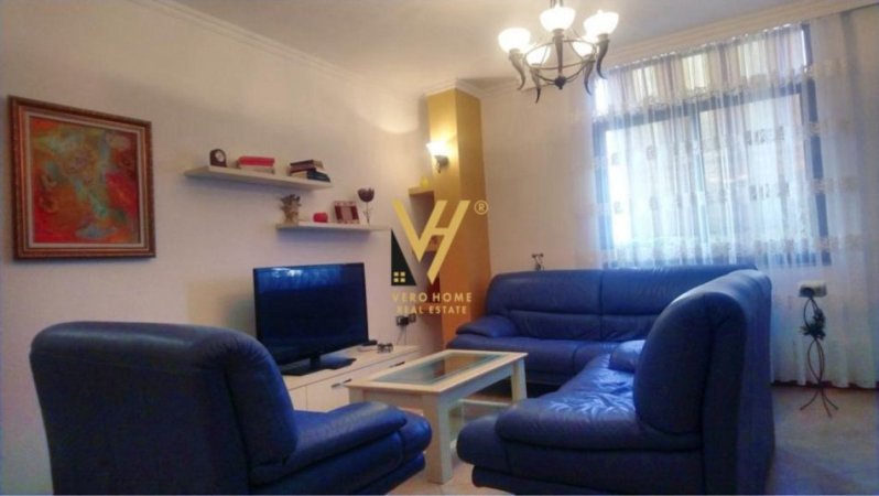 Tirane, jepet me qera apartament 2+1+Ballkon Kati 8, 80 m² 750 € (QENDER)