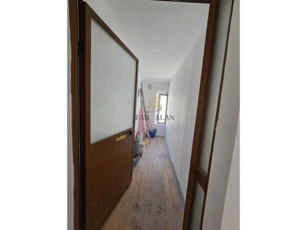 Tirane, shitet apartament 2+1 Kati 4, 77 m² 145.000 € (Rruga Bardhyl)