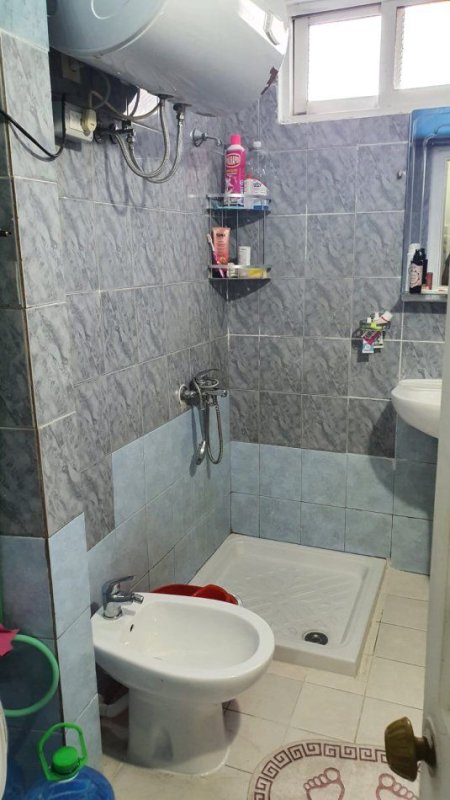 Tirane, jepet me qera apartament 1+1+Ballkon Kati 3, 60 m² 500 € (RRUGA BARDHYL)