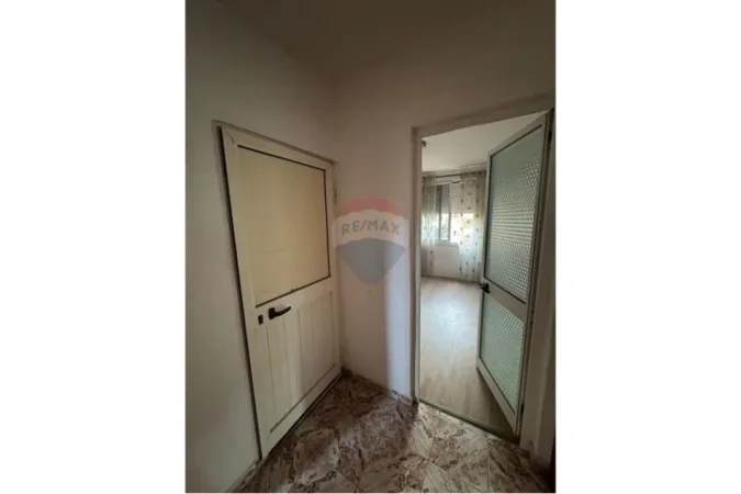 Tirane, shitet apartament 1+1 Kati 4, 50 m² 110.000 € 