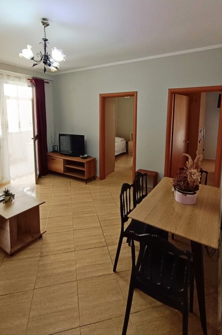 Tirane, jepet me qera apartament 2+1+Ballkon Kati 2, 90 m² 650 € (MYSLYM SHYRI)