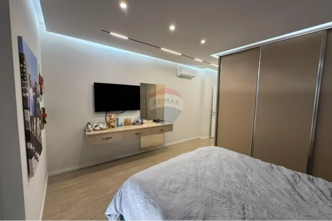 Tirane, shitet apartament 2+1+Ballkon , 110 m² 265.000 € 